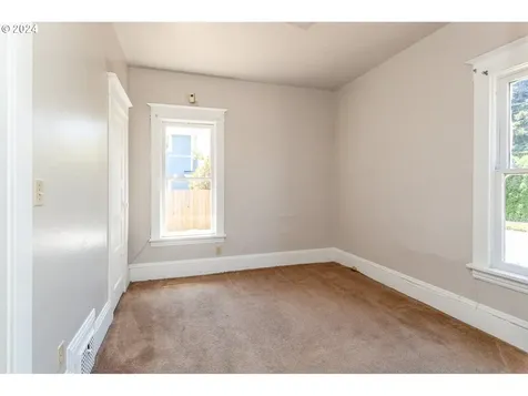 6504 Se Reedway Street Portland OR 97206