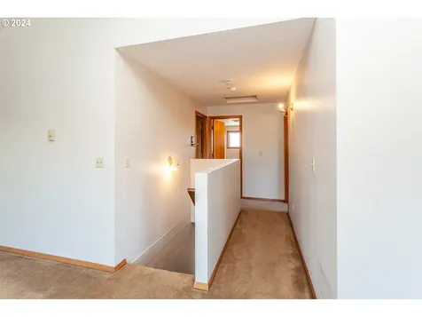 6504 Se Reedway Street Portland OR 97206