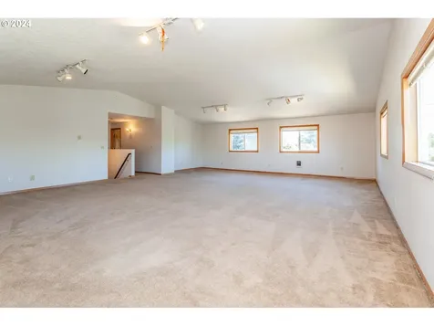 6504 Se Reedway Street Portland OR 97206