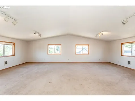 6504 Se Reedway Street Portland OR 97206