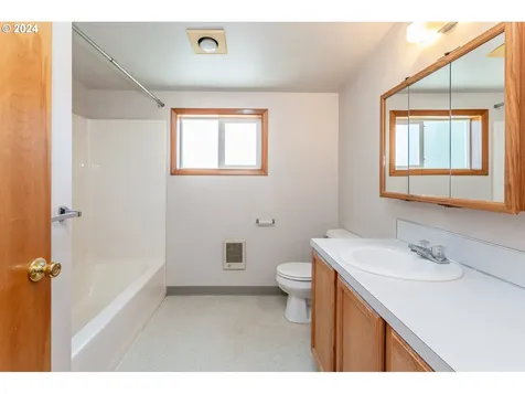6504 Se Reedway Street Portland OR 97206