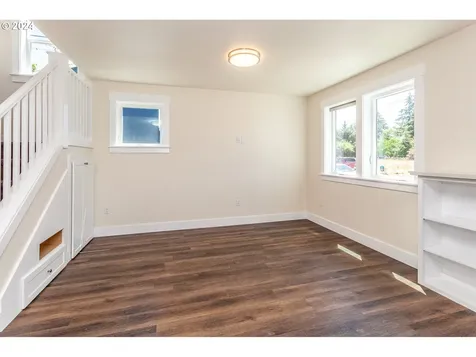 6504 Se Reedway Street Portland OR 97206
