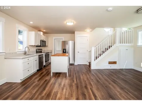6504 Se Reedway Street Portland OR 97206