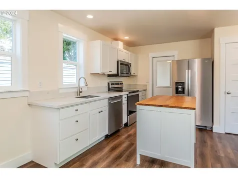 6504 Se Reedway Street Portland OR 97206