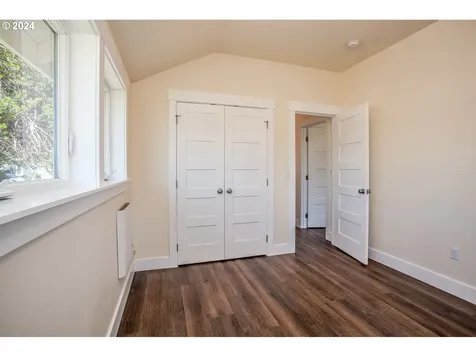 6504 Se Reedway Street Portland OR 97206
