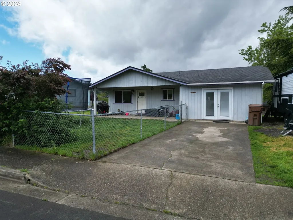 214 Ne Sandy Terrace Myrtle Creek OR 97457
