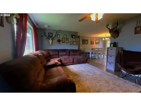 214 Ne Sandy Terrace Myrtle Creek OR 97457