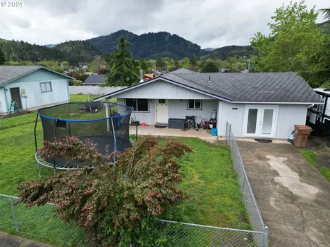 214 Ne Sandy Terrace Myrtle Creek OR 97457