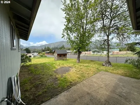 214 Ne Sandy Terrace Myrtle Creek OR 97457
