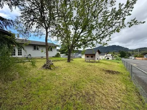214 Ne Sandy Terrace Myrtle Creek OR 97457