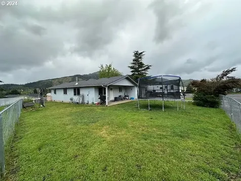 214 Ne Sandy Terrace Myrtle Creek OR 97457