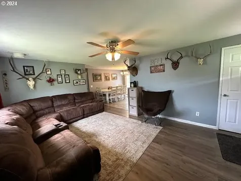 214 Ne Sandy Terrace Myrtle Creek OR 97457