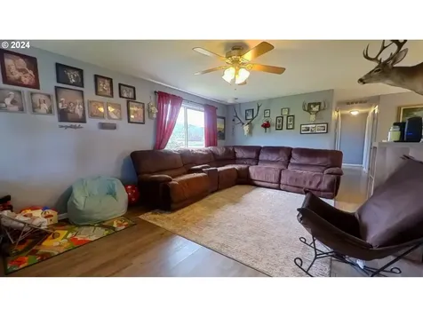 214 Ne Sandy Terrace Myrtle Creek OR 97457