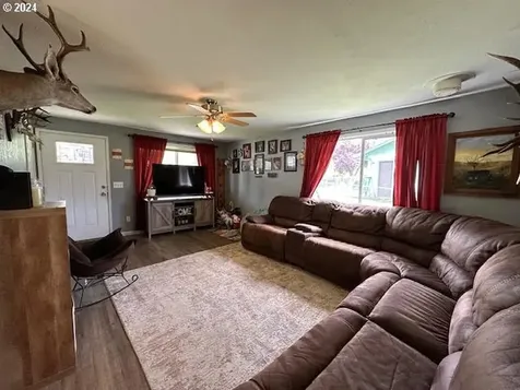 214 Ne Sandy Terrace Myrtle Creek OR 97457
