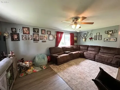 214 Ne Sandy Terrace Myrtle Creek OR 97457