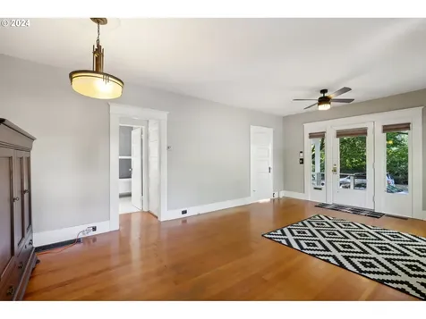 1503 Se Henry Street Portland OR 97202