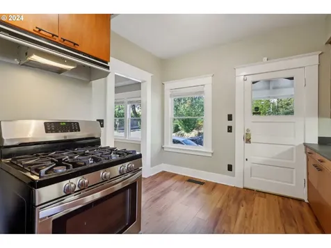 1503 Se Henry Street Portland OR 97202