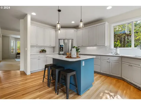 4737 Lakeview Boulevard Lake Oswego OR 97035