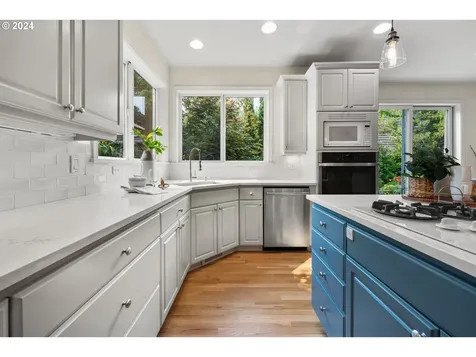 4737 Lakeview Boulevard Lake Oswego OR 97035