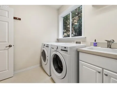 4737 Lakeview Boulevard Lake Oswego OR 97035