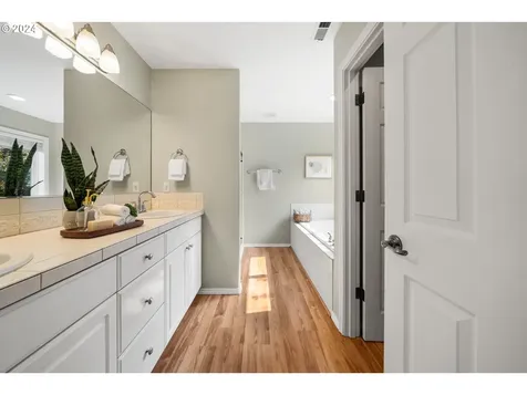 4737 Lakeview Boulevard Lake Oswego OR 97035