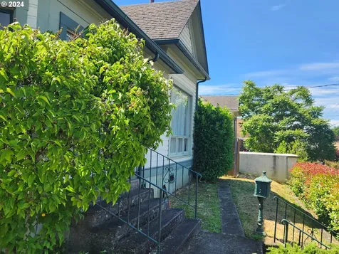 1053 Se Jackson Street Roseburg OR 97470