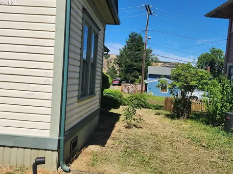 1053 Se Jackson Street Roseburg OR 97470