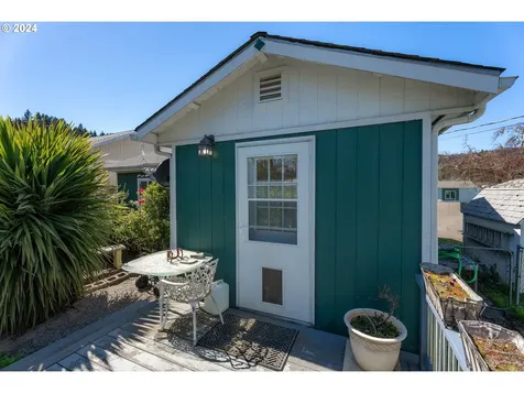 428 Charles Street Yoncalla OR 97499
