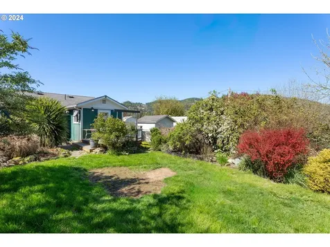 428 Charles Street Yoncalla OR 97499