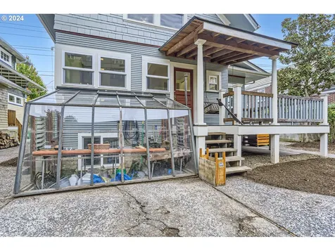 2612 SE Madison Street Portland OR 97214