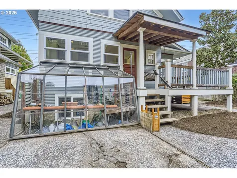2612 SE Madison Street Portland OR 97214