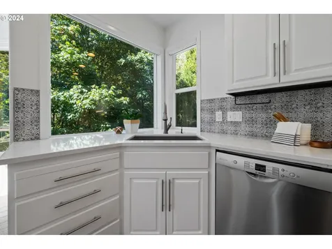 12425 SW 55th Place Portland OR 97219