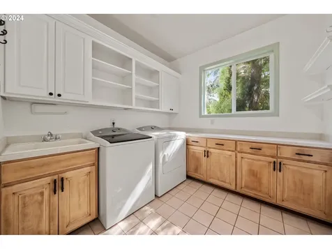 12425 SW 55th Place Portland OR 97219