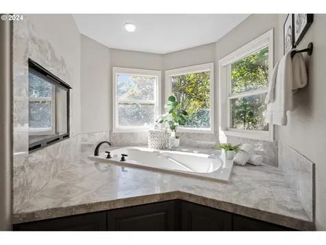 12425 SW 55th Place Portland OR 97219