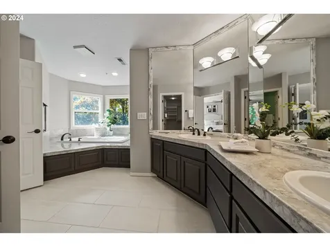 12425 SW 55th Place Portland OR 97219