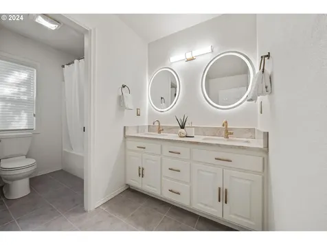 12425 SW 55th Place Portland OR 97219