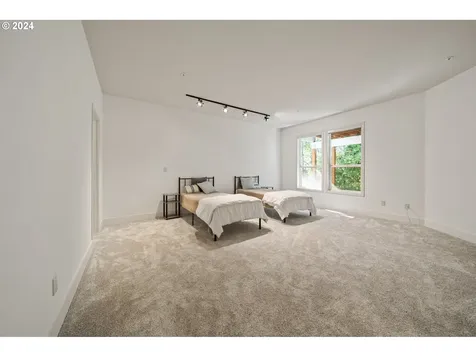 12425 SW 55th Place Portland OR 97219