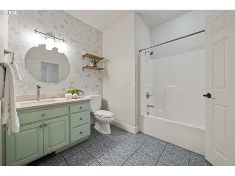 12425 SW 55th Place Portland OR 97219