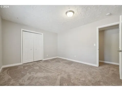 8303 Sw Oak Street Portland OR 97223