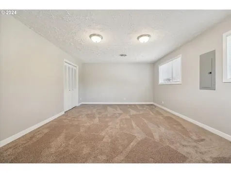 8303 Sw Oak Street Portland OR 97223