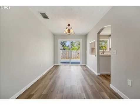 8303 Sw Oak Street Portland OR 97223