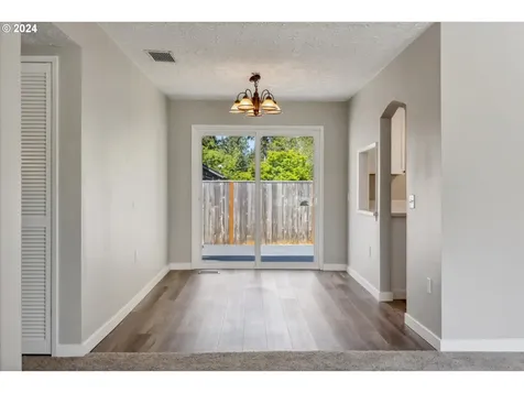 8303 Sw Oak Street Portland OR 97223