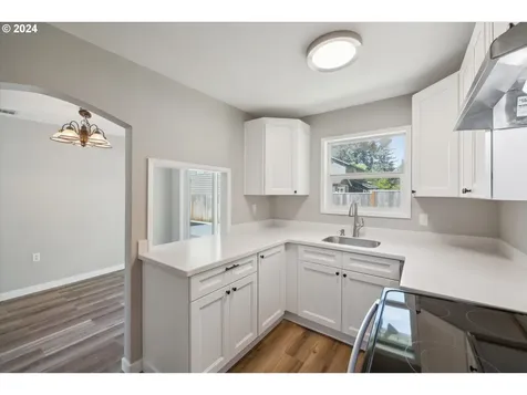 8303 Sw Oak Street Portland OR 97223
