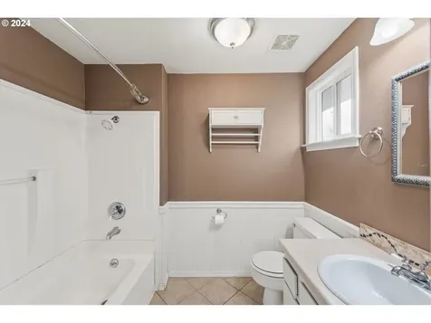 1640 Maxwell Street Coos Bay OR 97420