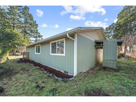 1640 Maxwell Street Coos Bay OR 97420