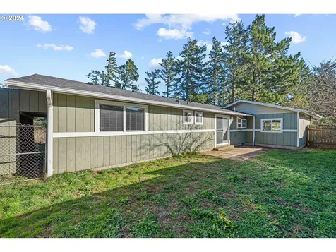 1640 Maxwell Street Coos Bay OR 97420