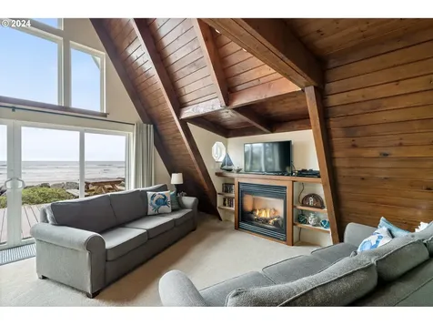 17820 Ocean Boulevard Rockaway Beach OR 97136