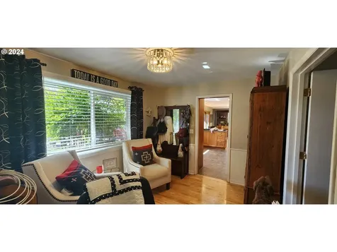 2064 Law Lane Eugene OR 97401