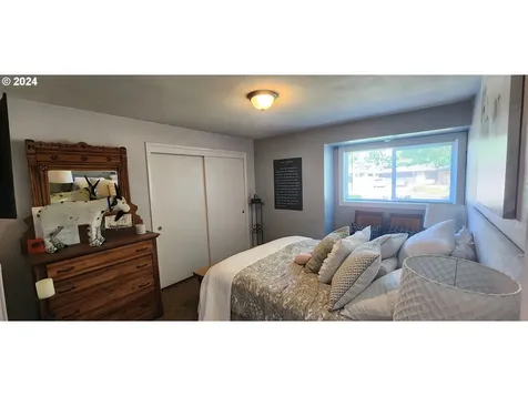 2064 Law Lane Eugene OR 97401