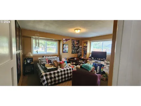 2064 Law Lane Eugene OR 97401